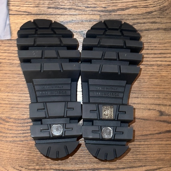 Balenciagia (SOLD) - Picture 6 of 7